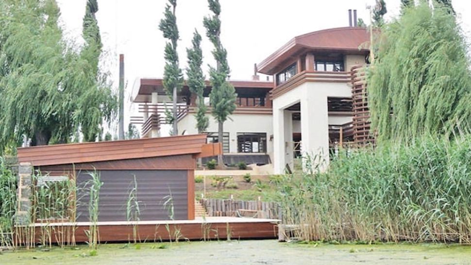 Vila lui Dinu Patriciu de la Snagov, scoasă din nou la vânzare. Prețul, redus cu un milion de euro 