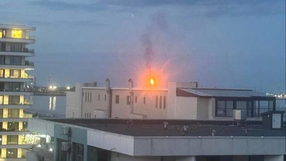 Alertă  în zona Năvodari – Corbu. Localnicii au văzut o coloană de fum dens și o flacără mare. Ce a descoperit Garda de Mediu - FOTO