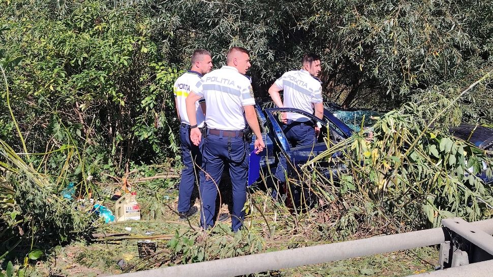 Accident rutier mortal! Doi soți au căzut cu mașina într-o râpă după ce bărbatul a făcut infarct la volan