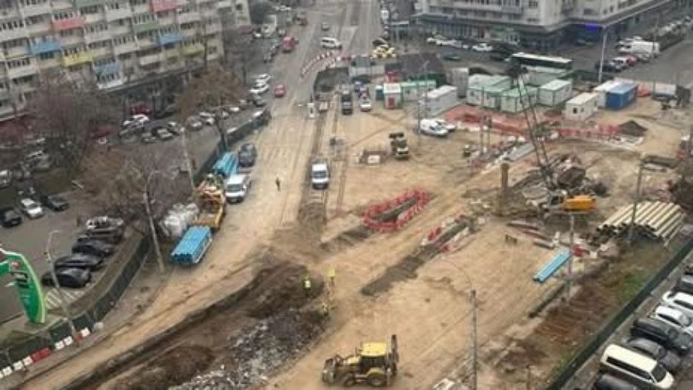 Petiție pentru eliminarea devierilor de trafic în zona Pod Constanța - Grivița, ca urmare a șantierului magistralei M6. Primăria, acuzată că a luat decizii "din pix" și a sufocat traficul