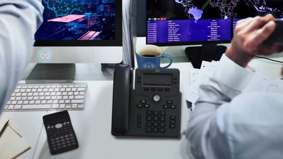 Îi ascultă "băieții cu ochi albaștri" pe români? Ce spune STS despre interceptarea comuncațiilor, dar și despre influențarea rezultatelor alegerilor  