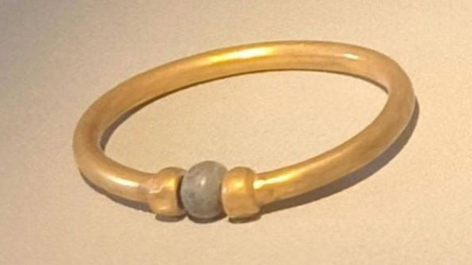 Dispariție misterioasă dintr-un mare muzeu: o brățară de aur veche de 3.000 de ani a fost furată. Autoritățile au găsit bijuteria topită de hoți 