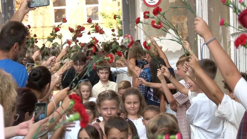 Un colegiu din Timișoara a „furat startul”: A deschis noul an școlar, în avans, duminică VIDEO