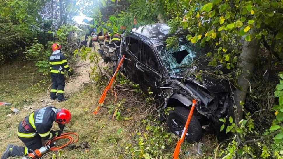 Tragedie pe DN 73, după nuntă: un bărbat a murit după ce a căzut cu mașina într-o râpă