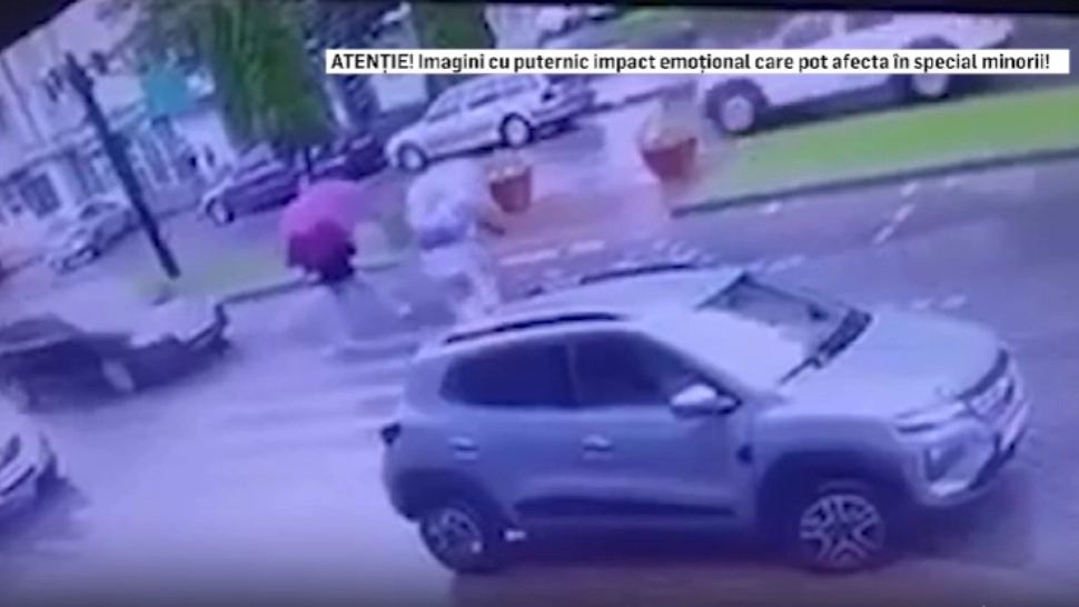 Două eleve au fost lovite cu mașina pe trecerea de pietoni. Șoferul nu a oprit la timp