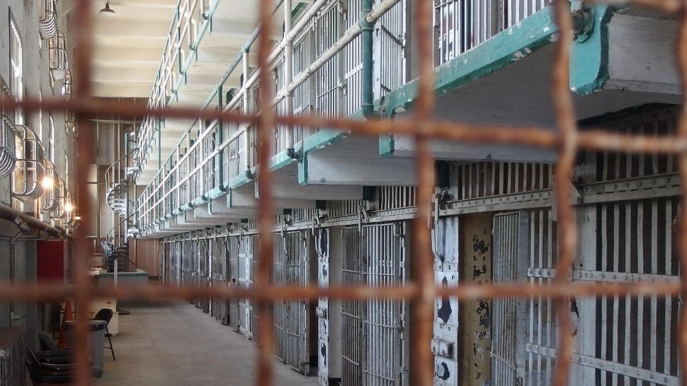 Tragedie în Centrul de Reţinere şi Arestare Preventivă al IPJ Galaţi. Un tânăr s-a spânzurat cu un hanorac 