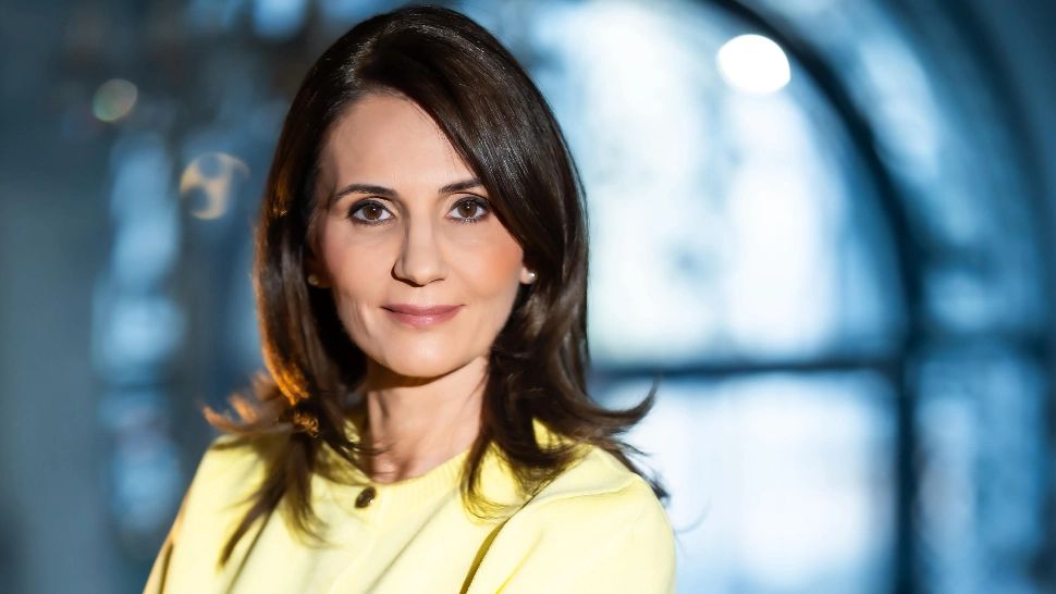 Anca Alexandrescu: „Valentin Naumescu este sinecurist cu state vechi”