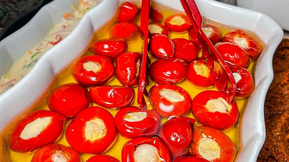 Ardei umpluți cu brânză la borcan pentru iarnă. Aperitivul de care nu te mai saturi