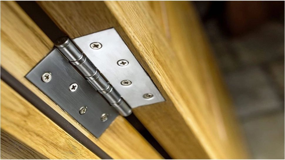 Metodele care te scapă rapid de scârțâitul ușilor. Nu trebuie să le mai dai jos din balamale 