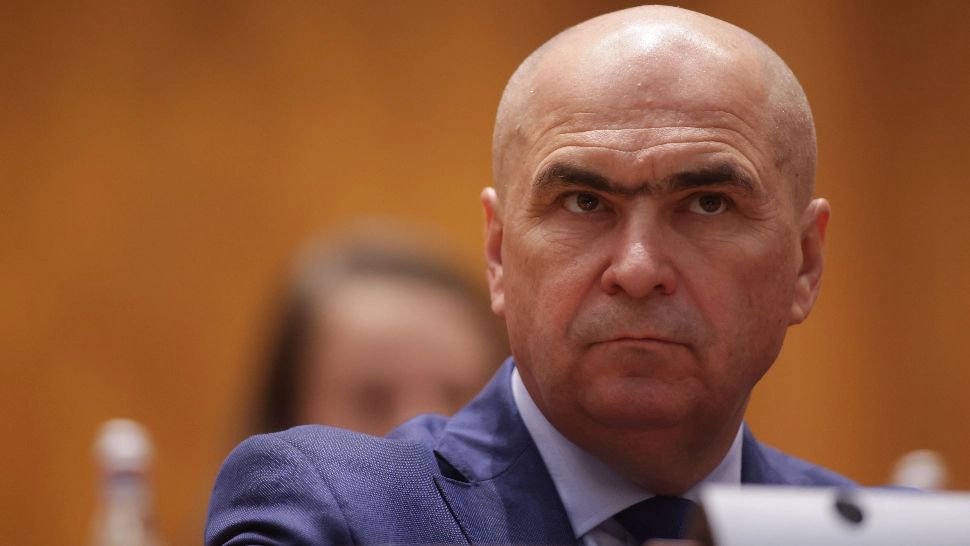 Bolojan, tupeu incredibil, la moțiune. Românii suferă, premierul spune că moțiunea e doar de dragul criticilor