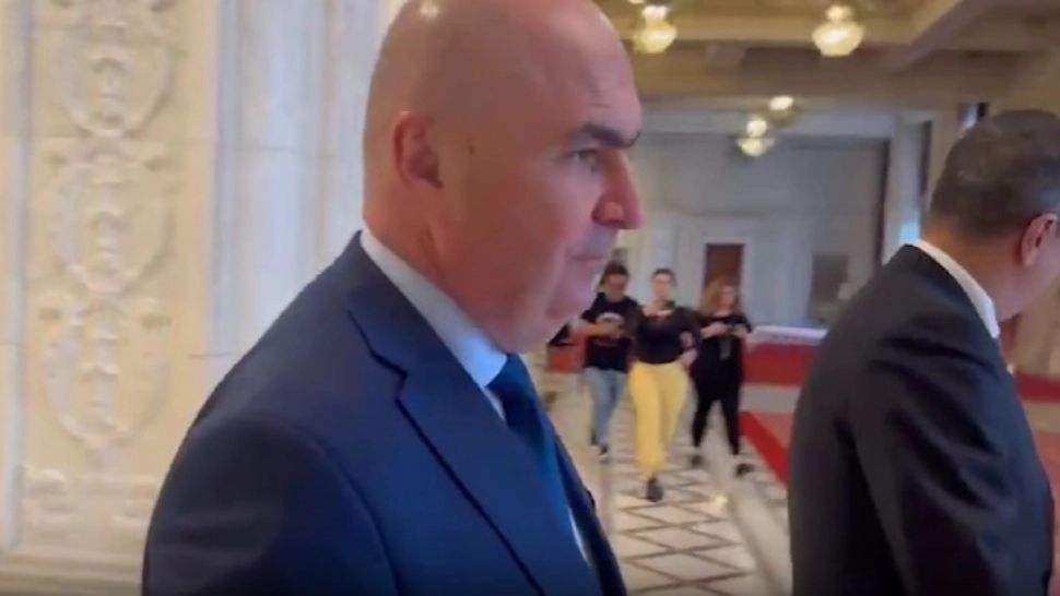 Sindicatul din Guvern demască ipocrizia lui Bolojan și îl acuză că a salvat o serie de privilegii, sub pretextul tăierilor din administrație