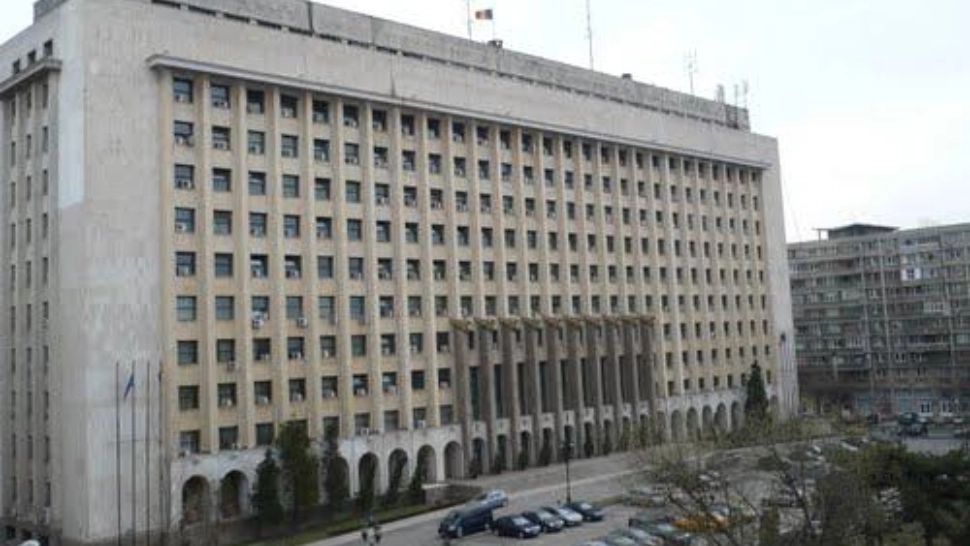 Ministrul Transporturilor îi dă afară pe angajații Metrorex din Palatul CFR. „Puteți să vă mutați în subteran”