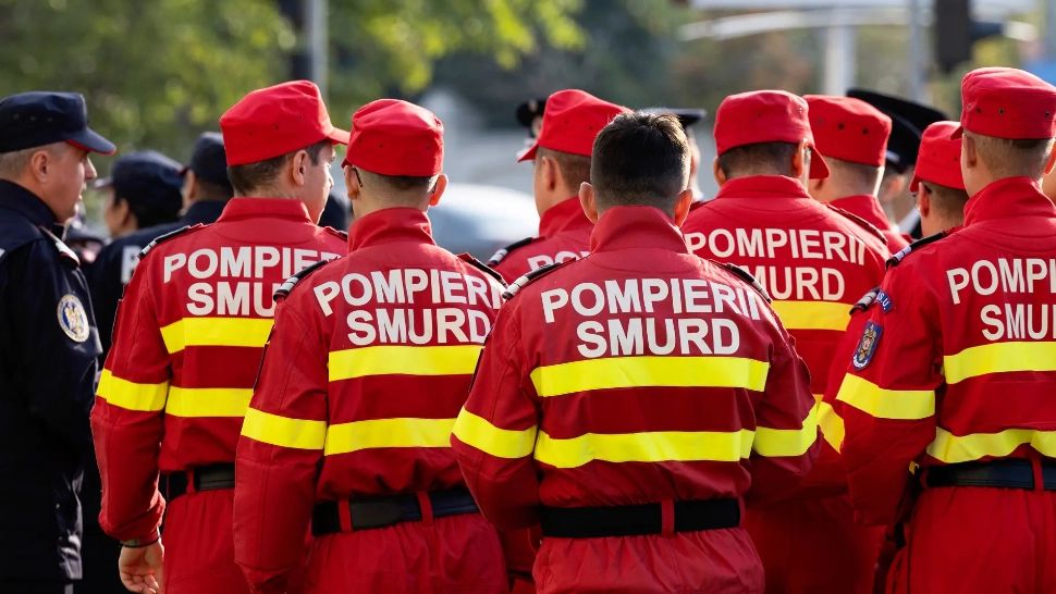 Incendiu puternic în Arad: patru remorci cu cauciuc au luat foc. A fost emis mesaj RO-Alert