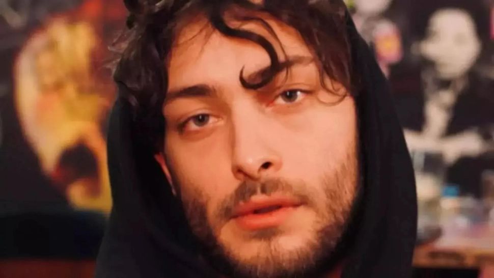 Toto Dumitrescu nu este la prima abatere. În urmă cu doar 3 luni, se lăuda public că a condus drogat: „Am mers mult timp așa fumat”