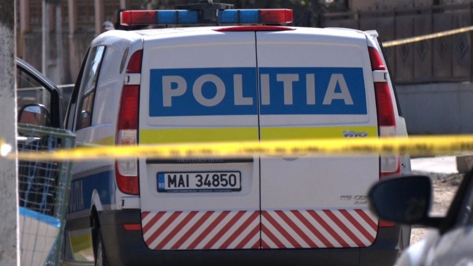 Tragedie la Sovata: o fetiță de 7 ani a murit strivită de un dulap, în propria casă, în timp ce se afla în grija fratelui