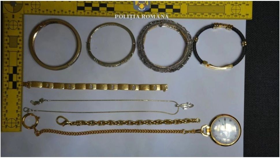 Jaf de 50.000 de euro în județul Timiș. Hoții au aflat de existența banilor chiar de la păgubită. Cinci persoane au fost arestate 