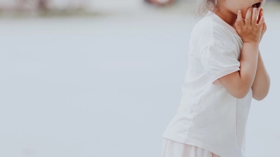 Incident șocant în Bistrița: doi copii de 11 ani, agresați și forțați să urce în mașina unui necunoscut. Minorii au sărit din autoturism