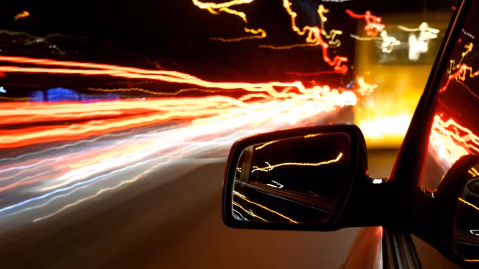 Șoferii începători ar putea avea restricții la mașinile puternice. Un nou proiect de lege le taie accesul la „ispite”