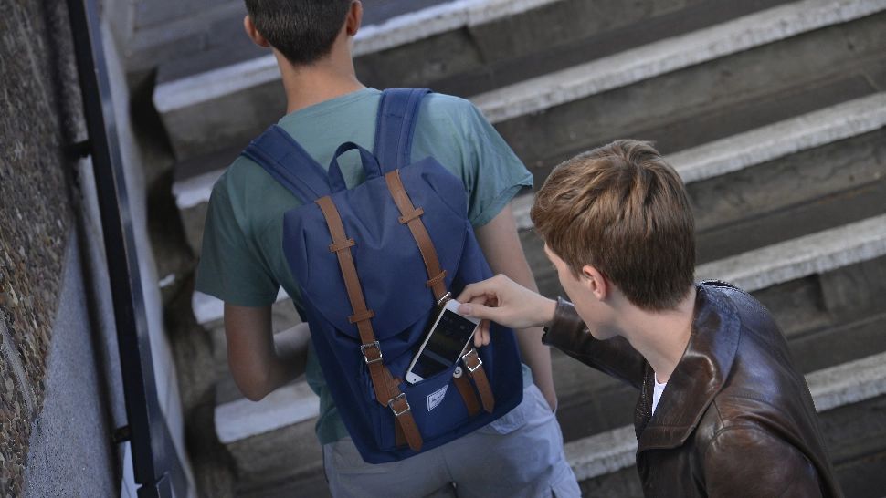 Trei persoane reţinute la Galaţi după ce au bătut şi jefuit doi adolescenţi: printre agresori, și o fată de 17 ani 