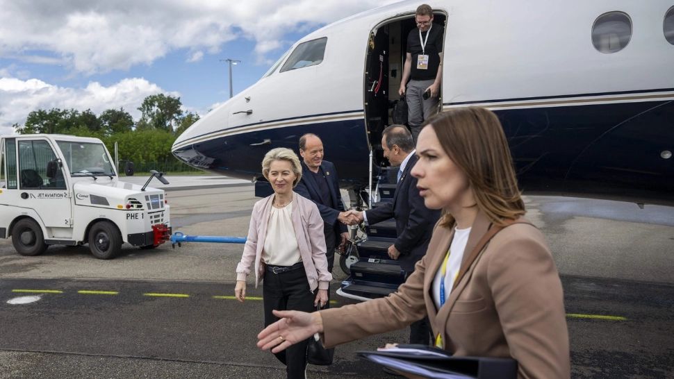 Avionul Ursulei von der Leyen, obligat să aterizeze fără GPS în Bulgaria, după ce rușii ar fi bruiat sistemele de navigație 