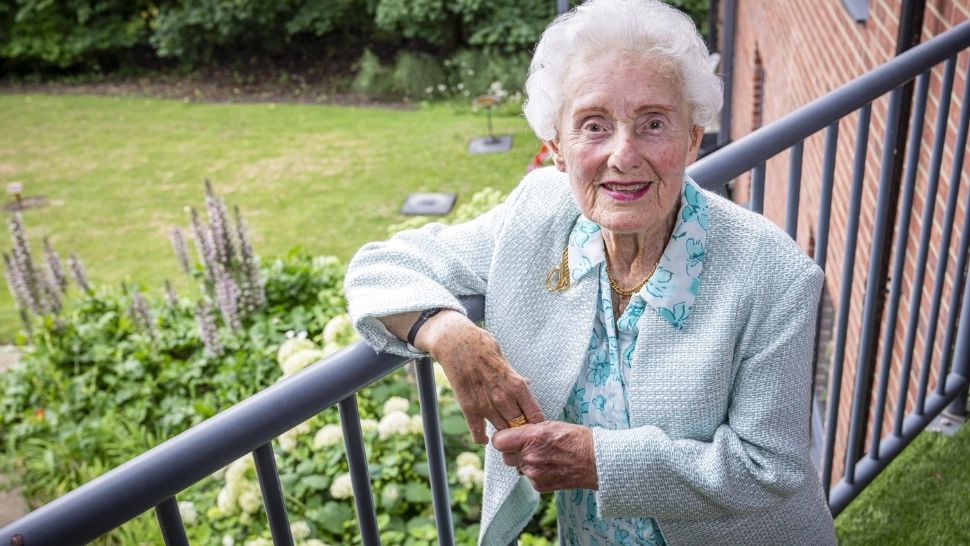 O britanică de 105 ani dezvăluie cele două obiceiuri simple care i-au adus longevitatea