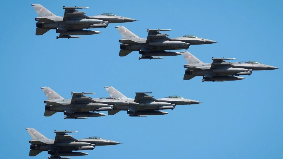 Polonia închide un aeroport și trimite avioanele de vânătoare la granița cu Ucraina