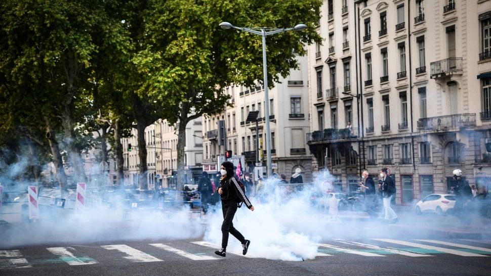 Franța, paralizată de proteste: Macron este presat să demisioneze. Mobilizare de amploare a forțelor de ordine: zeci de persoane au fost reținute - LIVE TEXT/VIDEO