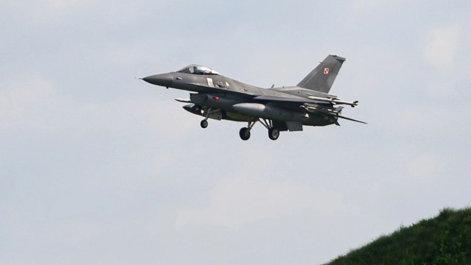 Alertă la granița cu Ucraina: Două avioane F-16 au interceptat o dronă în spațiul aerian românesc. Radarele MApN, monitorizare constantă 