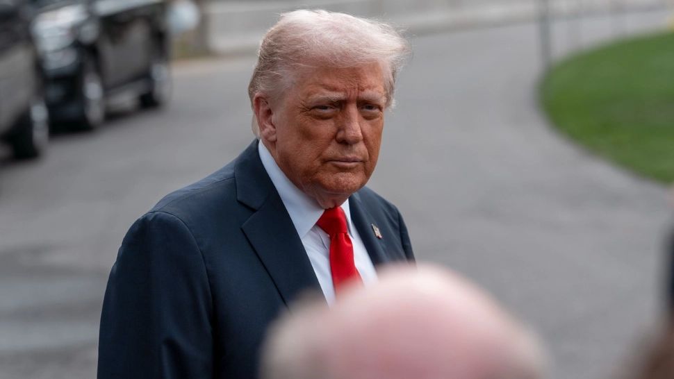 Trump s-a certat cu un jurnalist. După ce i-a spus să-și țină gura, l-a amenințat că o să îl reclame la premierul țării sale