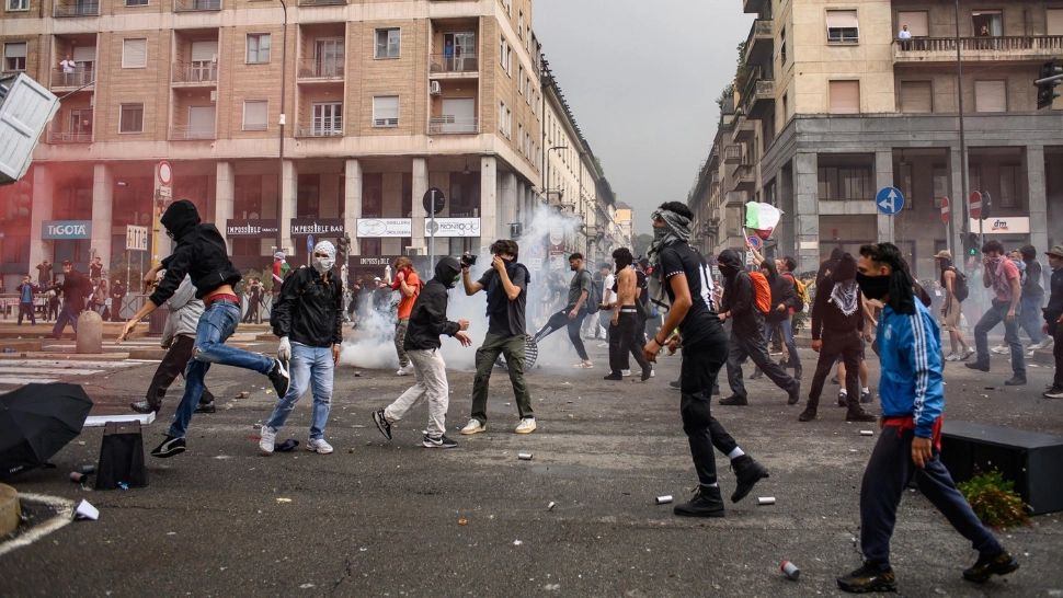 Protestatarii Pro-Palestina au devastat orașul modei. Magazine sparte de mulțimea furioasă