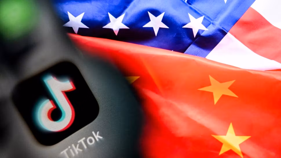 Trump a semnat ordinul prin care aprobă funcționarea TikTok în Statele Unite, dar sub control american. Tranzacția, evaluată la 14 miliarde de dolari