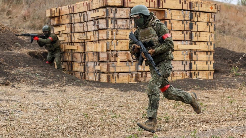 Un kenian, arestat pentru afaceri cu Moscova. Trimitea oameni pe frontul din Ucraina, mințindu-i că le face rost de un loc de muncă