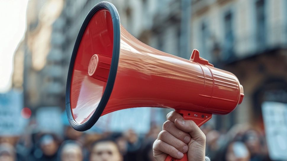 Finanțiștii ies în stradă ca să își ceară drepturile. Protest în fața Ministerului de Finanțe