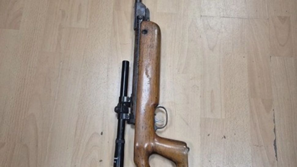 Bărbat din Pitești, prins la un târg din Argeș cu o armă neletală scoasă la vânzare