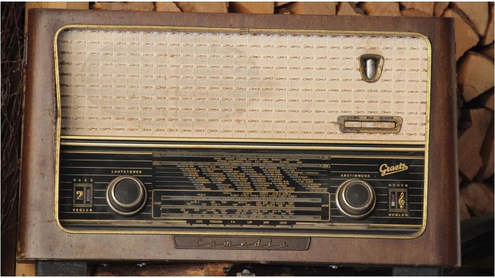 Tragedie în Sectorul 2 al Capitalei. Un copil de 7 ani a murit electrocutat în timp ce se juca cu un aparat radio 