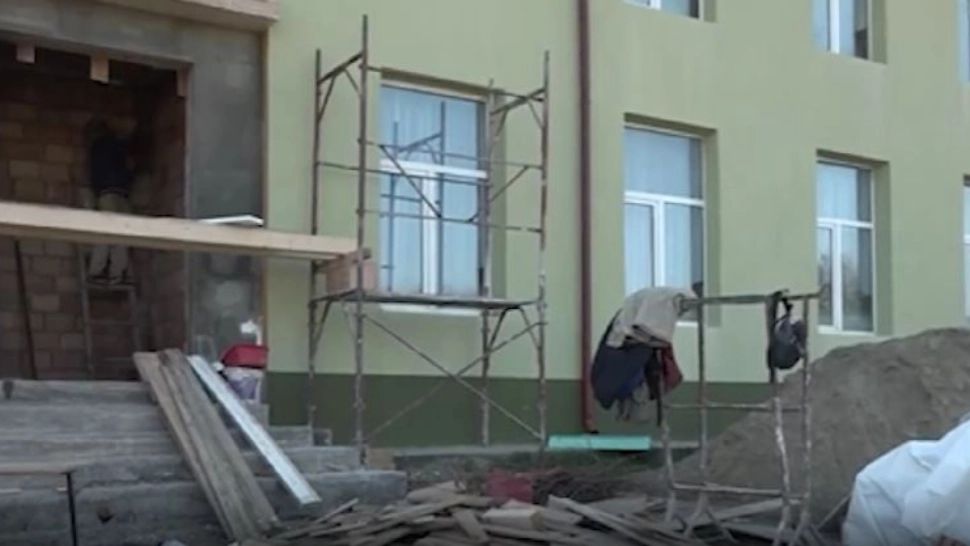 Mii de elevi încă merg la școli cu toaletele în curte. Situație revoltătoare în România anului 2025