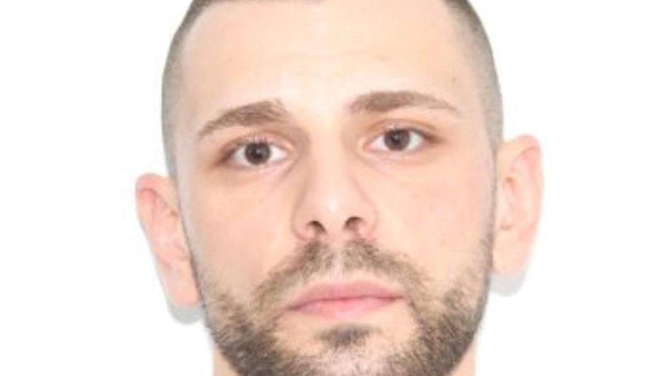 Bărbat - căutat după ce a fugit din arestul la domiciliu. Poliția a deschis dosar penal pentru evadare