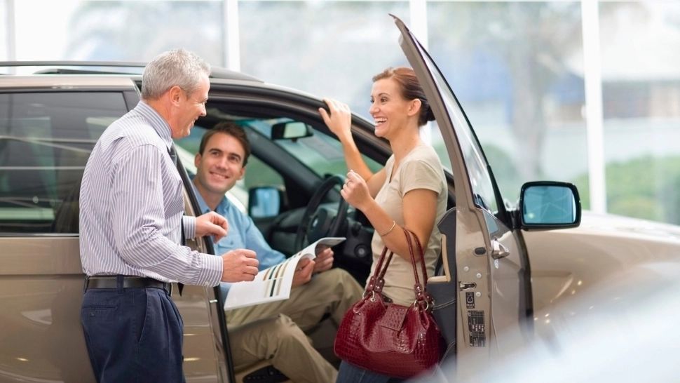 Vremuri grele pentru industria auto. Înmatriculările de mașini au scăzut cu aproape 10% în primele 8 luni din 2025