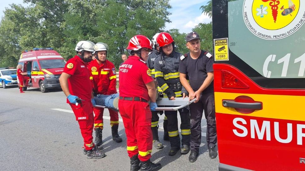 Accident grav în Simeria. Patru mașini au fost implicate. Trei persoane sunt rănite VIDEO