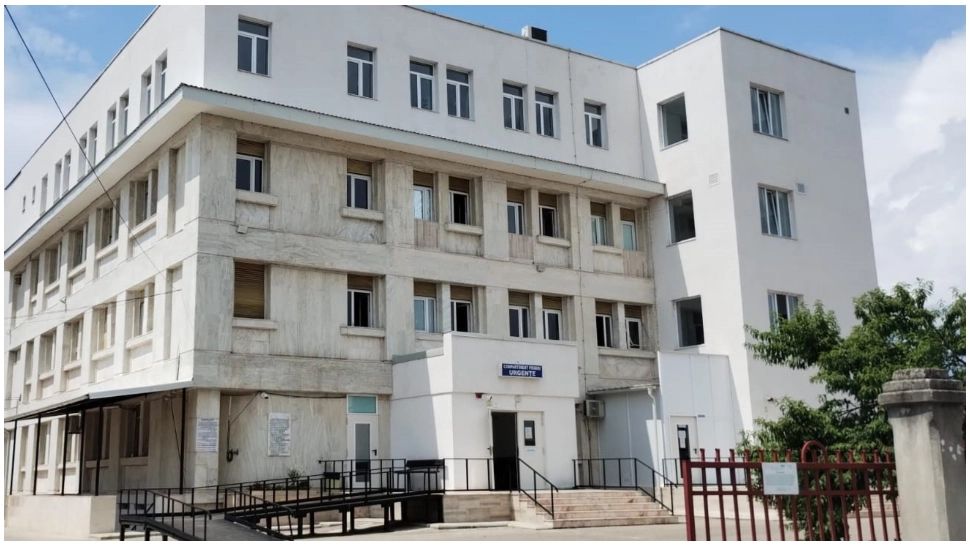 Caz șocant la Spitalul din Târgu Cărbuneşti. O tânără a mers să nască cu documentele unei rude. Polițiștii au intrat pe fir