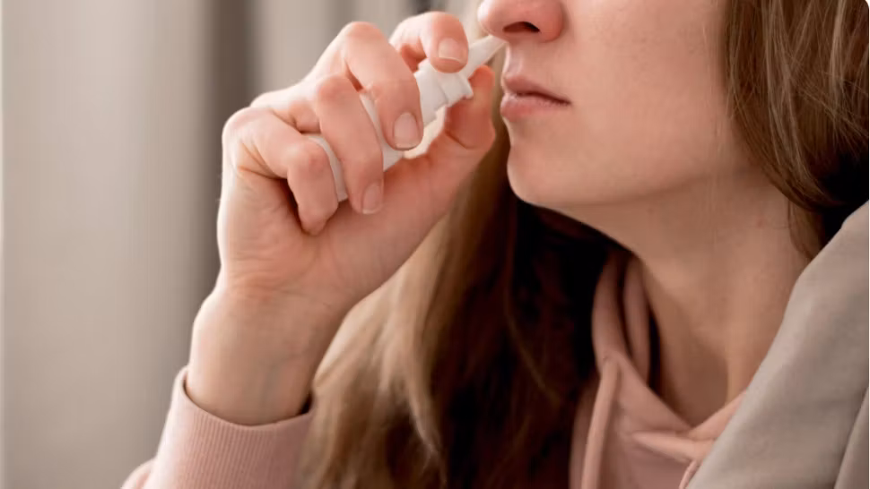 Un spray nazal banal ar putea reduce riscul de Covid. Ce dezvăluie un nou studiu 