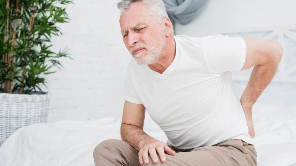 Trucul recomandat de medici ca să scăpăm de durerile de spate. Totul ține de postura corpului