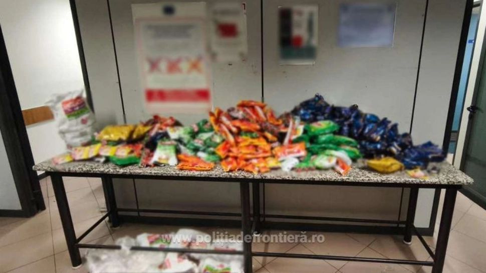 Tutun nedeclarat, descoperit pe Aeroportul Otopeni: amenzi de 15.000 lei şi interdicţie de cinci ani pentru cinci cetăţeni indieni