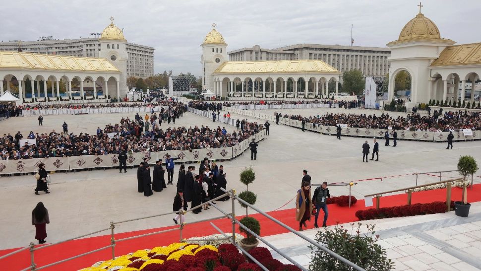 Moment istoric pentru România la Catedrala Mântuirii Neamului. Sfințirea catedralei, moment de uniune națională. Zeci de mii de credincioși au participat la eveniment- LIVE TEXT/VIDEO