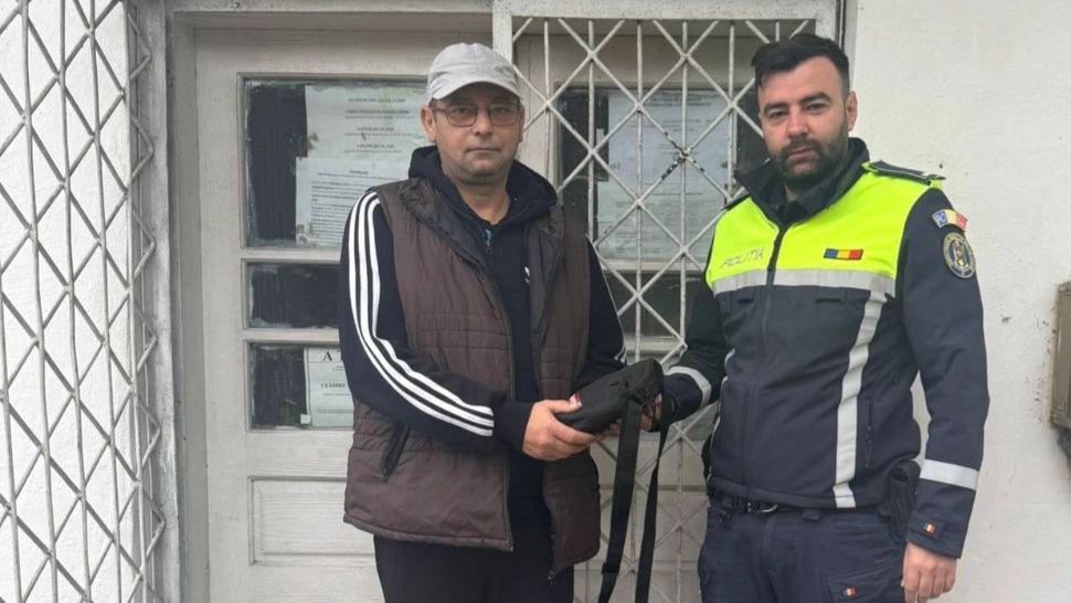 Gest de omenie în Mehedinți: un bărbat a găsit o geantă cu 2.000 de euro și a dus-o la poliție