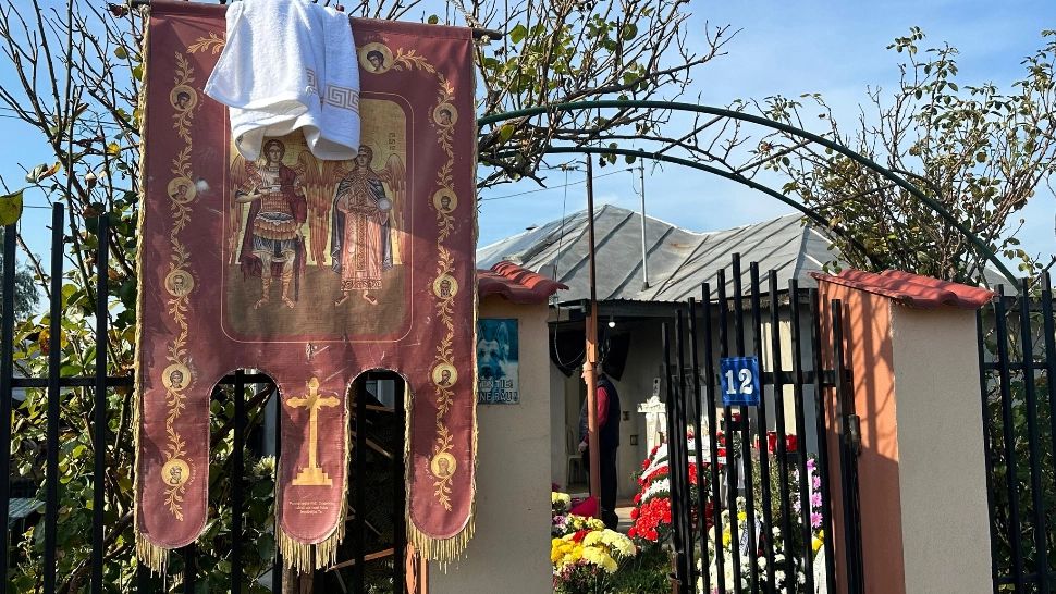 Tânăra gravidă ucisă în explozia din Rahova, condusă pe ultimul drum. Mama Mirelei, durere fără margini lângă sicriu