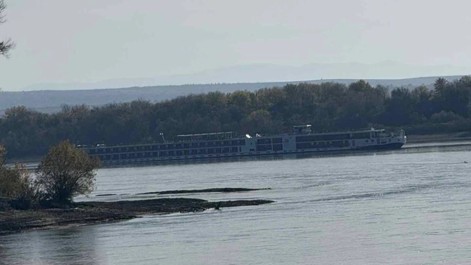 Panica pe Dunăre. O navă cu aproape 200 de turiști elvețieni la bord a eșuat - FOTO/VIDEO