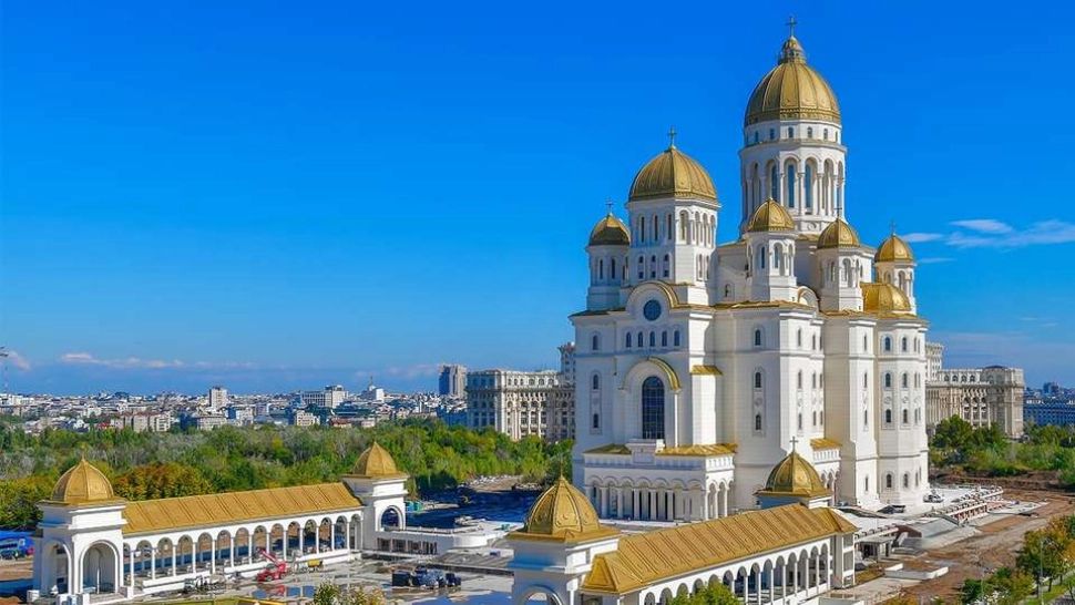 Incident la Catedrala Națională: enoriașii au încercat să forțeze intrarea. Comunicatul Jandarmeriei