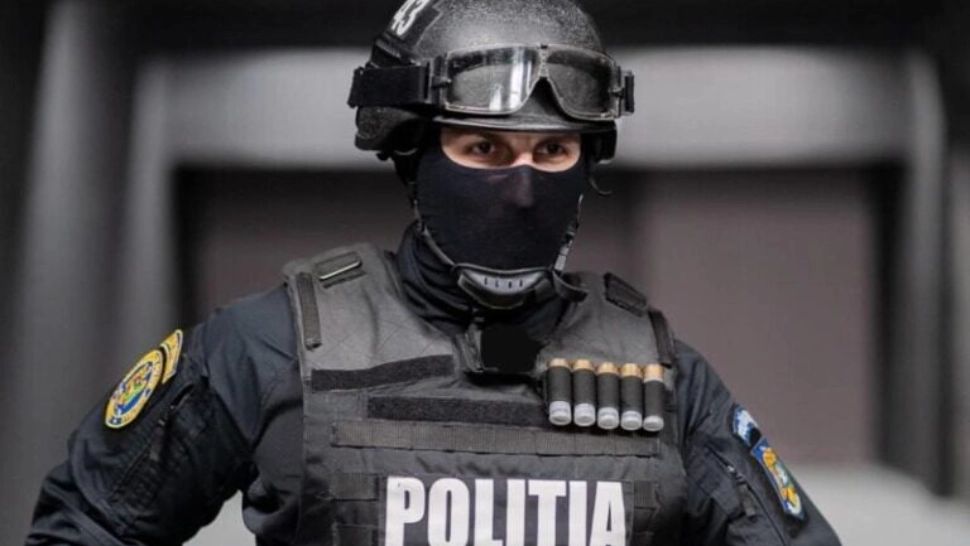 Adolescentul care a trimis circa 1.000 de mesaje cu amenințări rămâne în arest preventiv. ICCJ a respins contestaţia