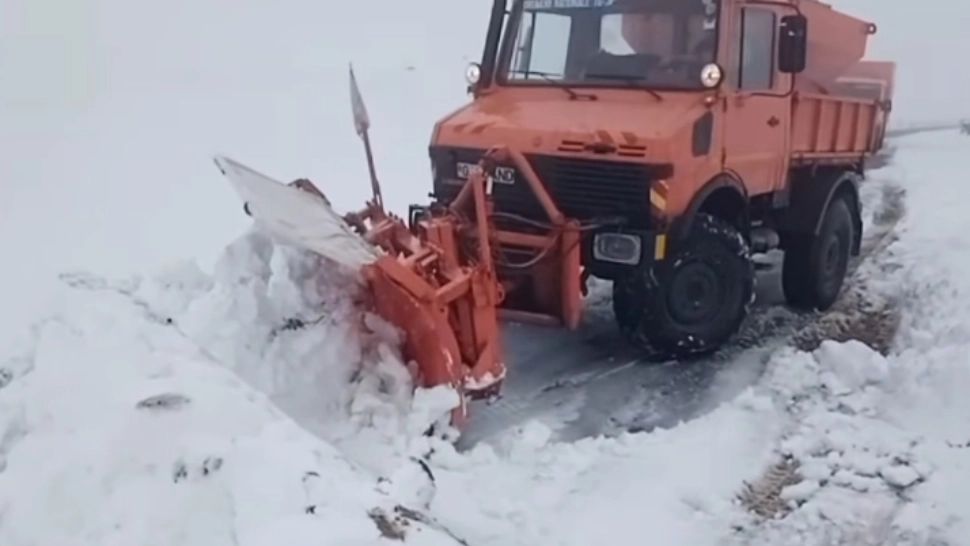 Transalpina rămâne închisă din cauza ninsorii: stratul de zăpadă măsoară 40 de centimetri VIDEO